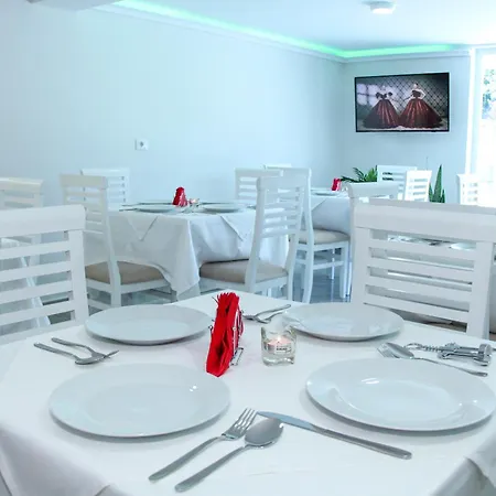 Atlantis & מלון 4*