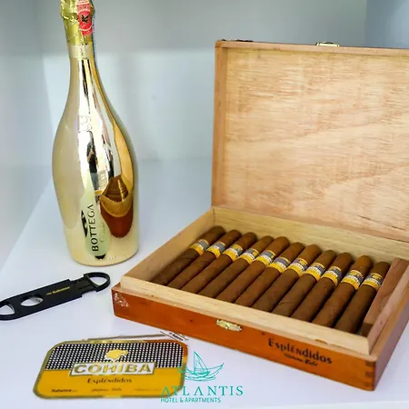 Atlantis & ホテル クサミル